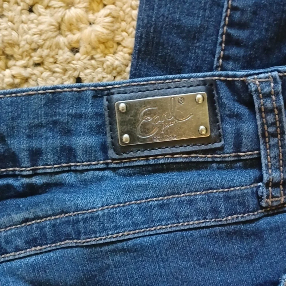 Earl Jeans questions leave